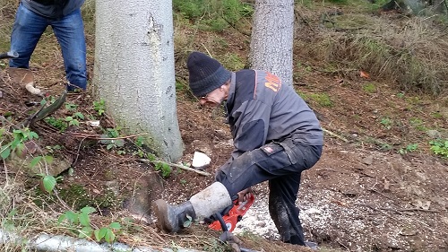 Vereinsübergreifender Arbeitseinsatz am Skihang vom 12.12.2015 