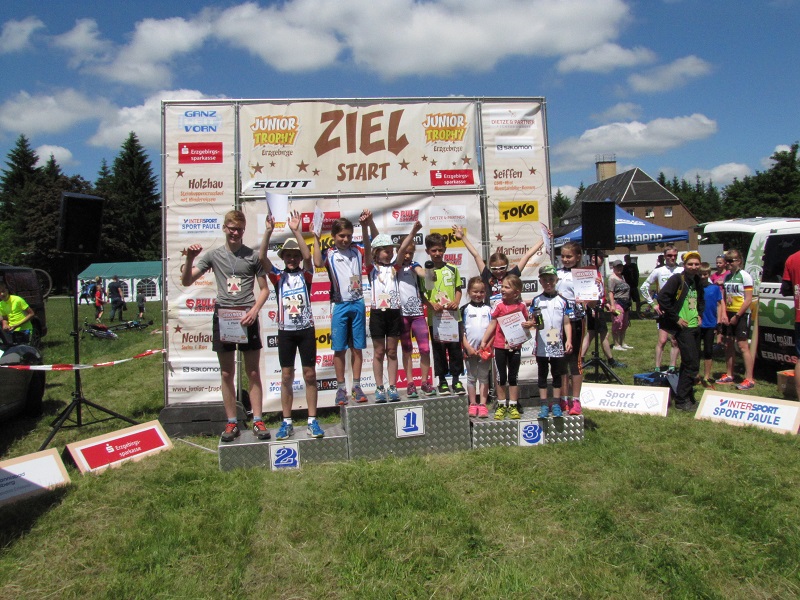 Einsiedler stürmen das Podest in Bad Einsiedel